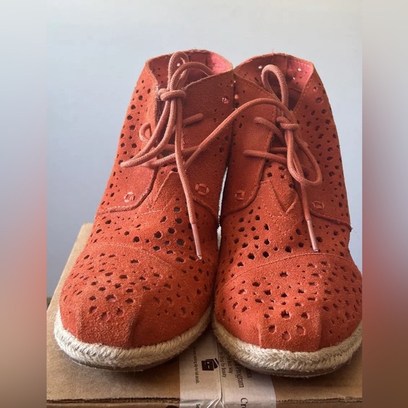 Toms orange Suede Wedge Booties, Size 7.5 - Picture 2 of 9
